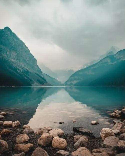 Lago Misterioso Tra Le Montagne Diamond Painting